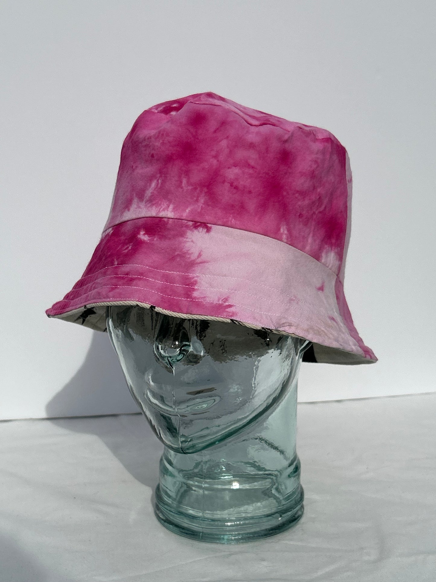 Handmade Reversible Bucket Hat - Medium Beige stars and Pink Ice Dye